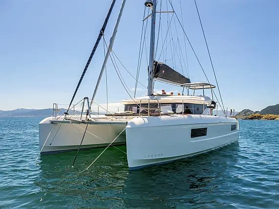 Lagoon 43 in Sardinia / Portisco / Cala dei Sardi - image 1