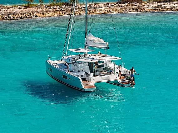 Lagoon 42 in Sicily / Furnari / Marina Portorosa - image 1