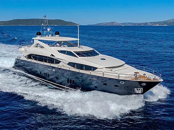 Sunseeker Yacht 34M in Trogir / ACI Marina Trogir - image 1