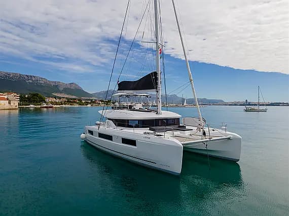 Lagoon 51 in Kaštel Gomilica / Marina Kaštela - image 1