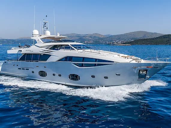 Motoryacht in Rogoznica / Marina Frapa - image 1