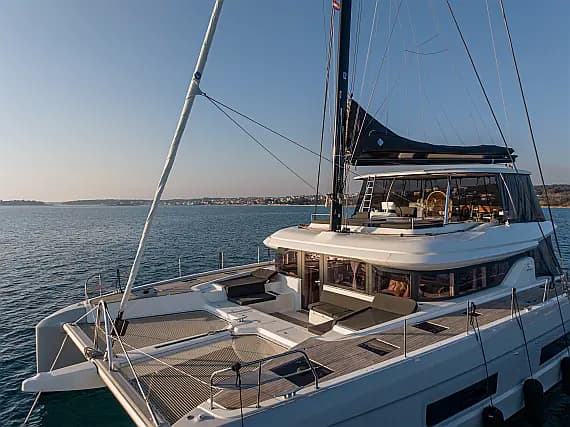 Lagoon 60 in Kaštel Gomilica / Marina Kaštela - image 1
