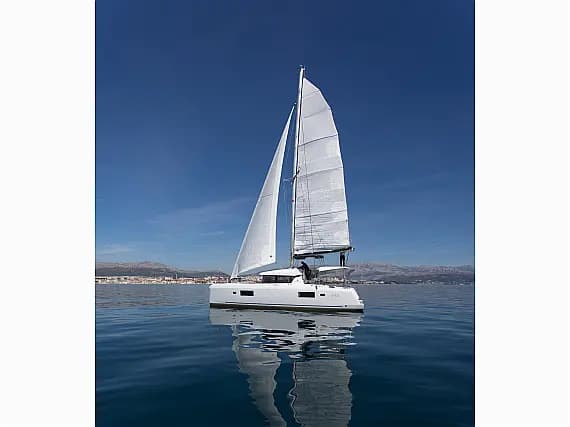 Lagoon 42 in Rogoznica / Marina Frapa - image 1