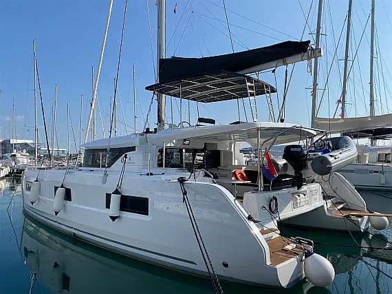 Lagoon 46 in Kaštel Gomilica / Marina Kaštela - image 1