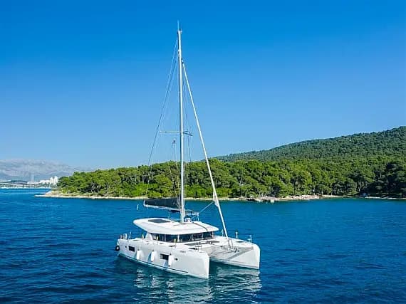 Lagoon 42 in Kaštel Gomilica / Marina Kaštela - image 1