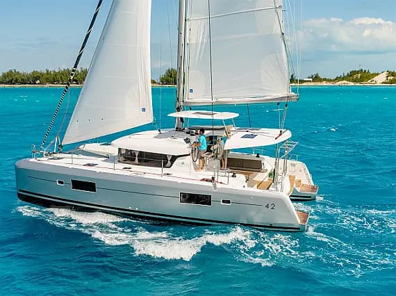 Lagoon 42 in Sardinia / Olbia / Marina Golfo Cugnana - image 1