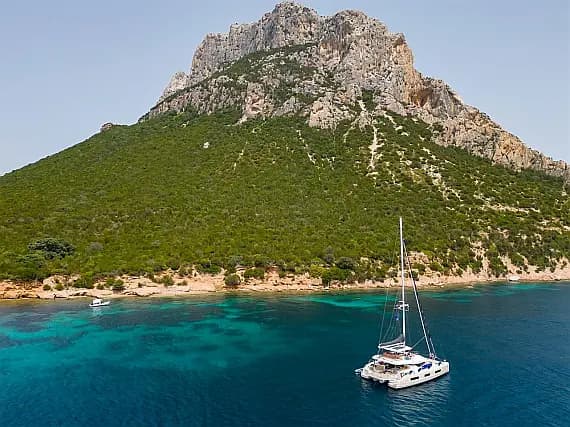 Lagoon 55 in Sardinia / Olbia / Marina di Olbia - image 1