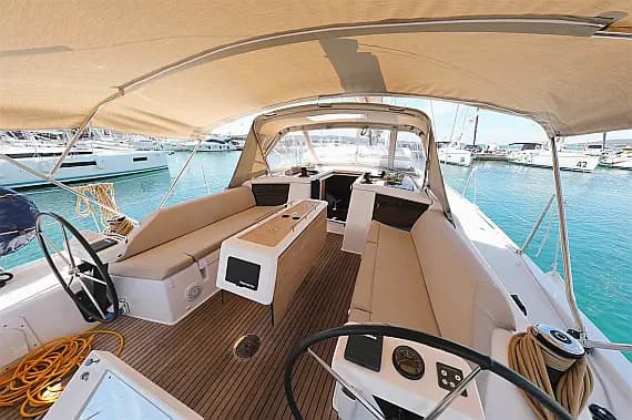 Dufour 430 in Lefkada / Nydri Port - image 1