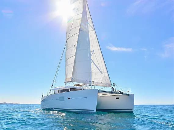 Lagoon 420 in Nikiti - Chalkidiki / Nikiti - image 1