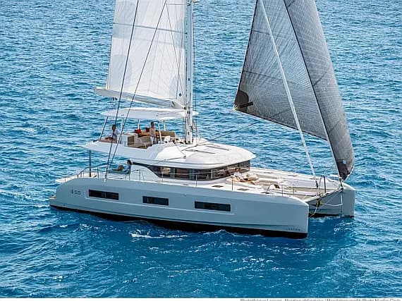 Lagoon 55 in Sicily / Castellammare del Golfo / Porto di Castellammare del Golfo - image 1