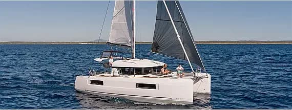 Lagoon 40 in Bocca di Magra - image 1