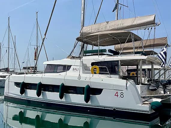 Bali 4.8 in Athens / Alimos Marina - image 1