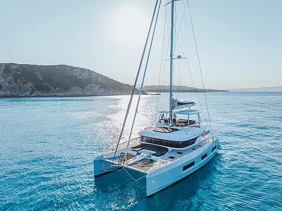 Lagoon 55 in Sardinia / Portisco / Cala dei Sardi - image 1