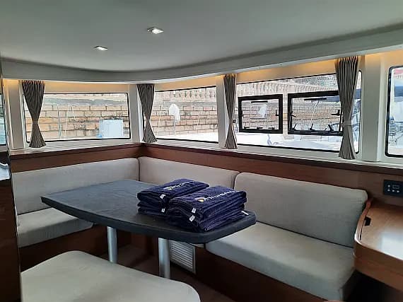 Lagoon 42 in Sicily / Furnari / Marina Portorosa - image 1