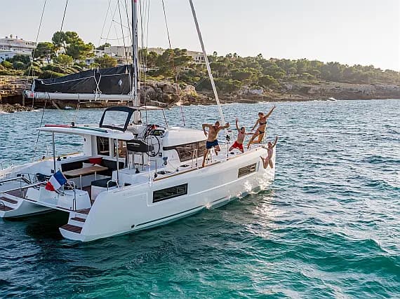 Lagoon 40 in Kaštel Gomilica / Marina Kaštela - image 1