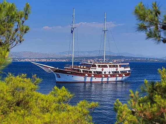 Motor sailer in Split / Port of Split / East Harbour - image 1