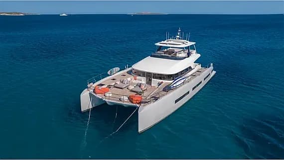 Lagoon Seventy 8 in Sardinia / Portisco / Cala dei Sardi - image 1