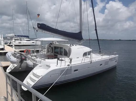 Lagoon 380 in Cienfuegos / Marina Cienfuegos - image 1