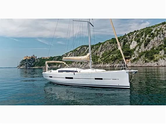 Dufour 412 Grand large in Baiona / Monte Real Club de Yates de Baiona - image 1