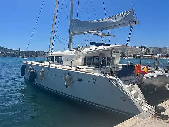 Lagoon 450 Fly in Ibiza / Sant Antoni de Portmany Port - image 1