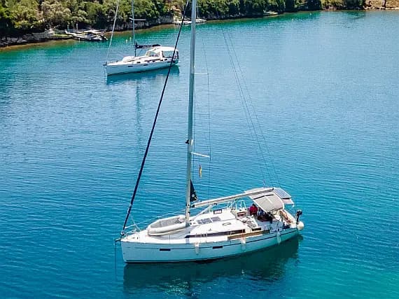 Bavaria 37 in Lefkada / Nikiana Marina - image 1