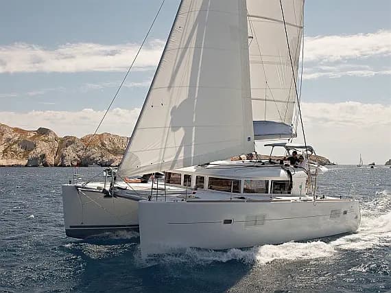 Lagoon 400 S2 in Sicily / Furnari / Marina Portorosa - image 1