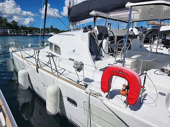 Lagoon 380 in Eden Island / Mahe, Victoria / Eden Island Marina - image 1