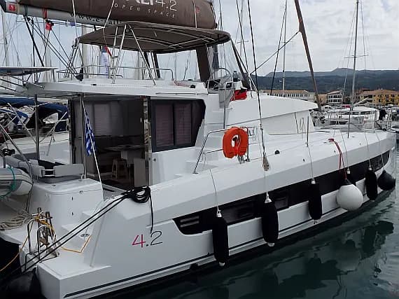Bali 4.2 in Lefkada / Nikiana Marina - image 1