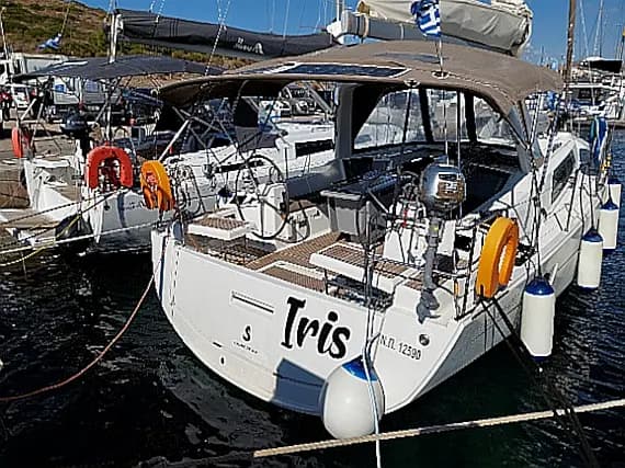 Oceanis 41.1 in Athens / Alimos Marina - image 1