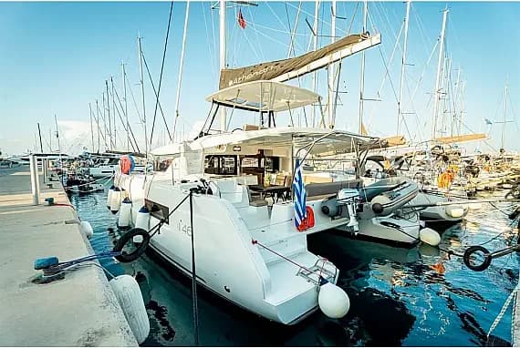 Lagoon 46 in Paros / Piso Livadi Port - image 1