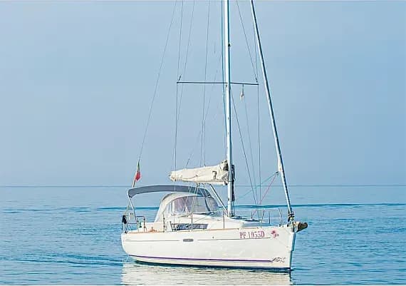 Oceanis 34 in San Vincenzo / Marina di San Vincenzo - image 1