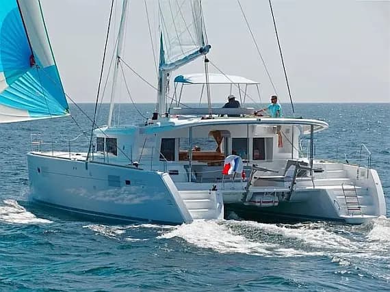 Lagoon 450 Fly in Athens / Alimos Marina - image 1