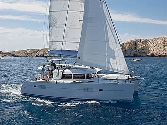 Lagoon 400 in Athens / Alimos Marina - image 1