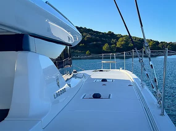 Lagoon 43 in Seget Donji / Marina Baotić - image 1