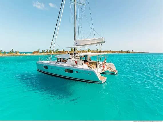 Lagoon 42 in Seget Donji / Marina Baotić - image 1