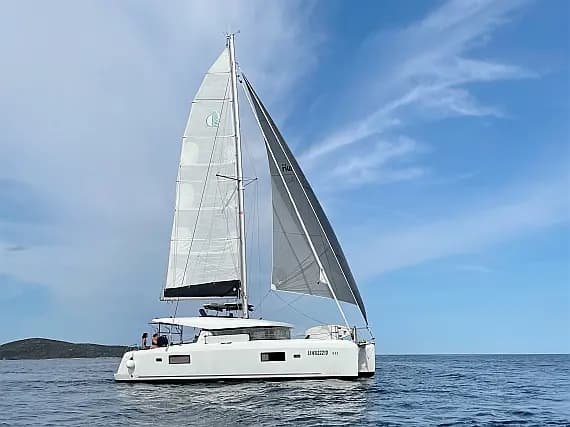 Lagoon 42 in Piombino / Marina Arcipelago Toscano - image 1