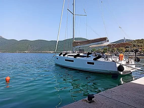 Sun Odyssey 410 in Volos / Port of Volos - image 1