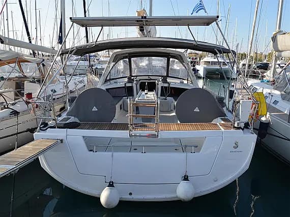 Oceanis 48 in Lavrion Main Port - image 1