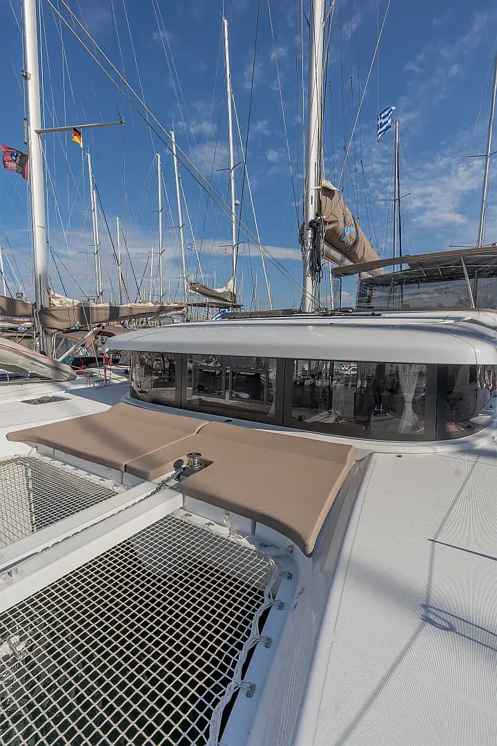 Lagoon 42 in Paros / Piso Livadi Port - image 1