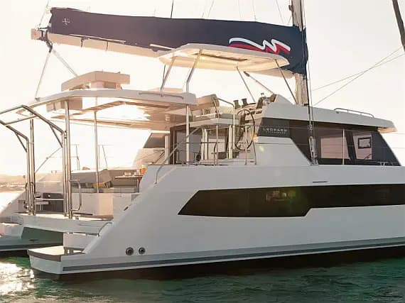 Leopard 42 in Placencia / Robert's Grove Marina - image 1