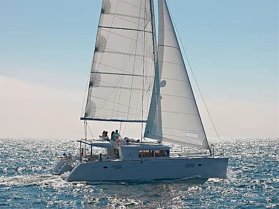 Lagoon 450 Fly in Santorini / Vlichada port - image 1