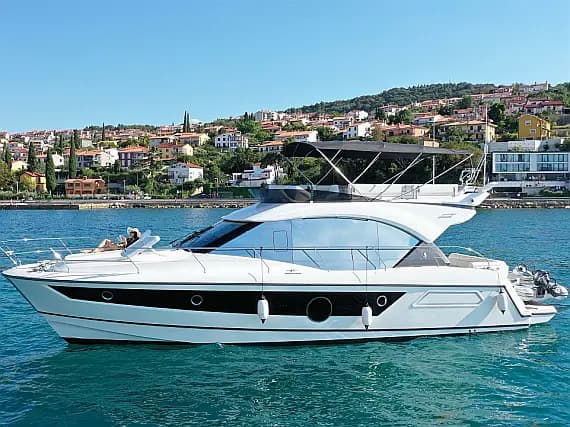 Monte Carlo 52 in Seget Donji / Marina Baotić - image 1