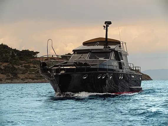 Posillipo Tobago 47 in Piraeus / Mikrolimano port - image 1