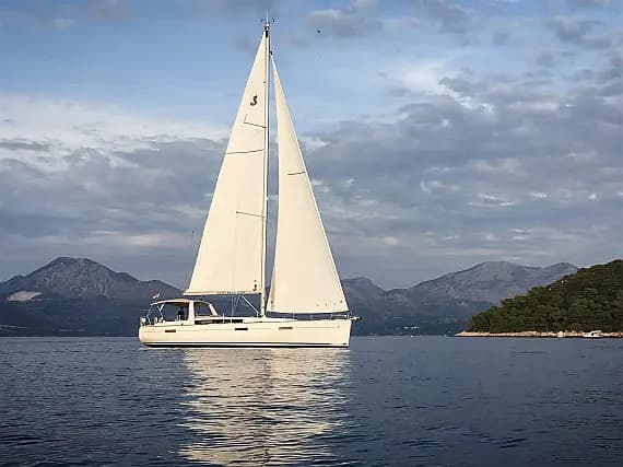 Oceanis 45 in Tivat / Porto Montenegro - image 1