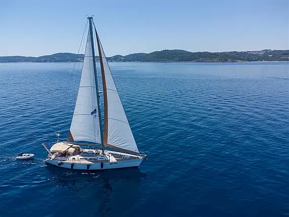 Jeanneau 51 in Palaio Faliro / Flisvos Marina - image 1