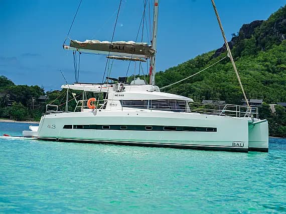 Bali 4.3 in Eden Island / Mahe, Victoria / Eden Island Marina - image 1