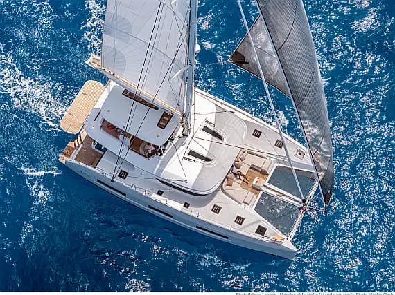 Lagoon 55 in Nea Peramos - Attica / Nea Peramos - image 1
