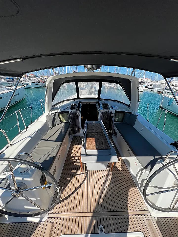 Oceanis 41.1 in Lefkada / D-Marin Marina Lefkas - image 1
