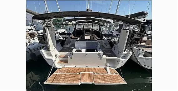 Dufour 470 in Salerno / Marina d'Arechi - image 1