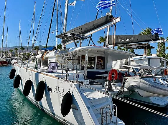 Lagoon 400 S2 in Mykonos / Tourlos Marina - image 1